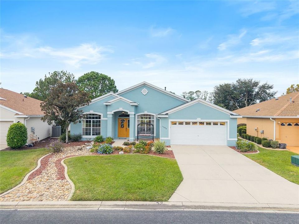 En Venta: $369,900 (3 camas, 2 baños, 2285 Pies cuadrados)