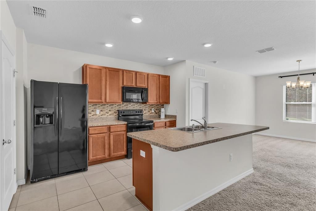 На продажу: $314,900 (3 спален, 2 ванн, 1690 Квадратных фут)