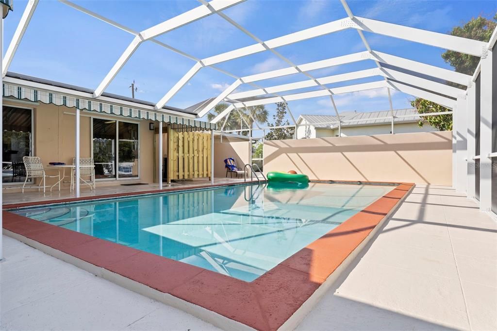 For Sale: $525,000 (3 beds, 2 baths, 1575 Square Feet)