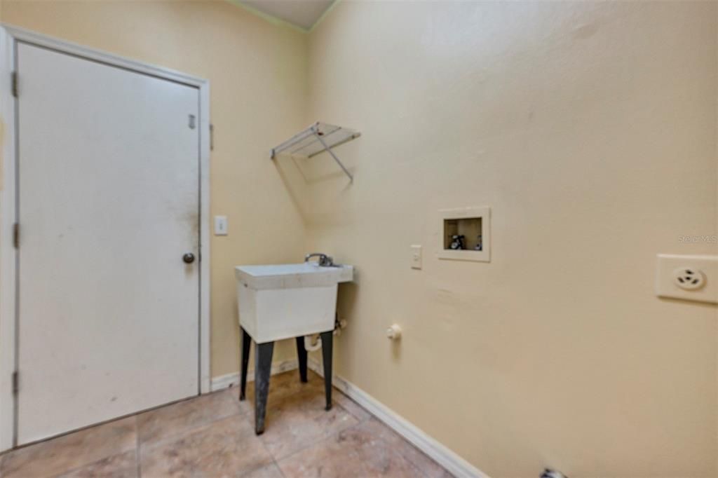 For Sale: $460,000 (4 beds, 3 baths, 2395 Square Feet)