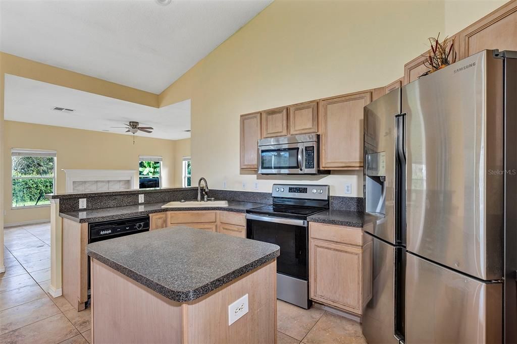 For Sale: $460,000 (4 beds, 3 baths, 2395 Square Feet)