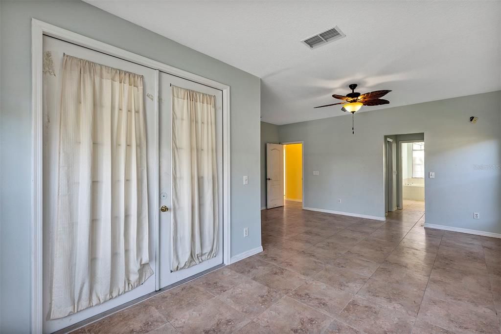 For Sale: $460,000 (4 beds, 3 baths, 2395 Square Feet)