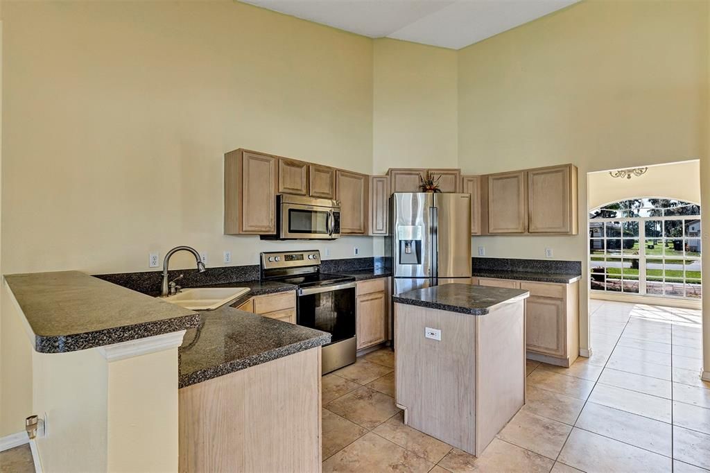 For Sale: $460,000 (4 beds, 3 baths, 2395 Square Feet)