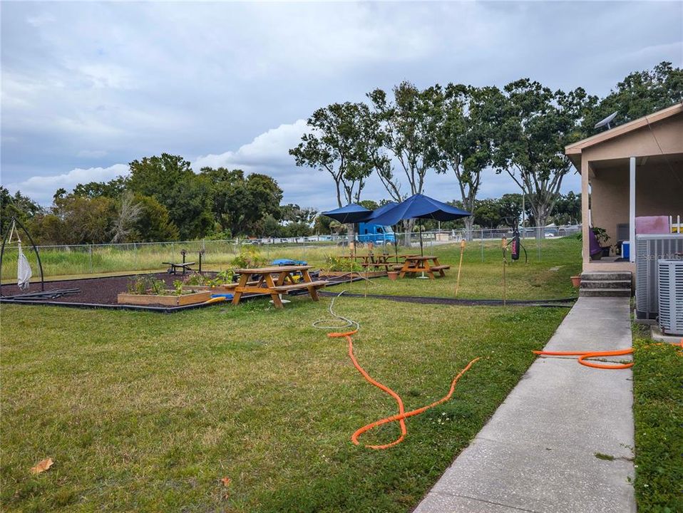 Под контрактом: $750,000 (0 спален, 0 ванн, 17163 Квадратных фут)