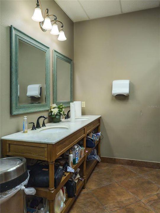 Под контрактом: $750,000 (0 спален, 0 ванн, 17163 Квадратных фут)