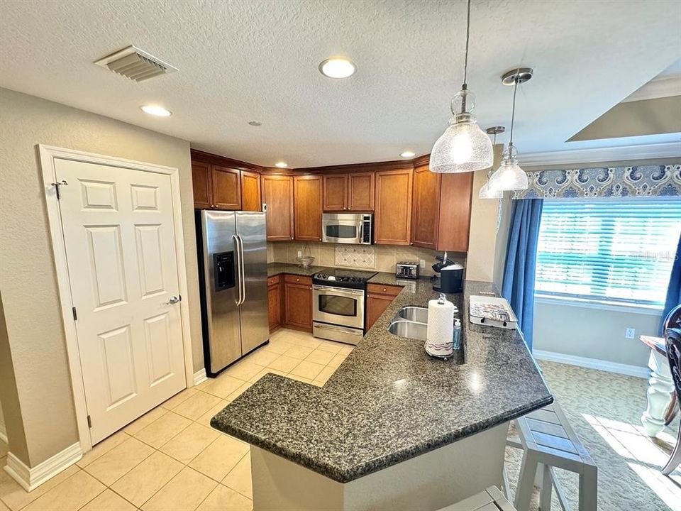 На продажу: $319,900 (3 спален, 3 ванн, 1755 Квадратных фут)