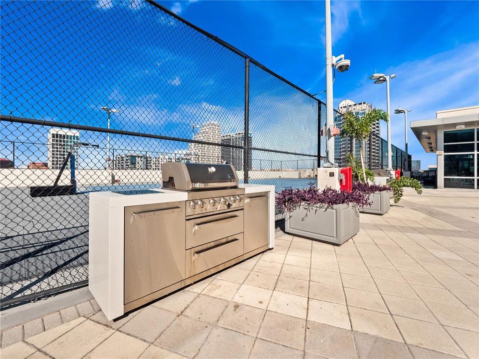 For Sale: $775,000 (2 beds, 2 baths, 1471 Square Feet)