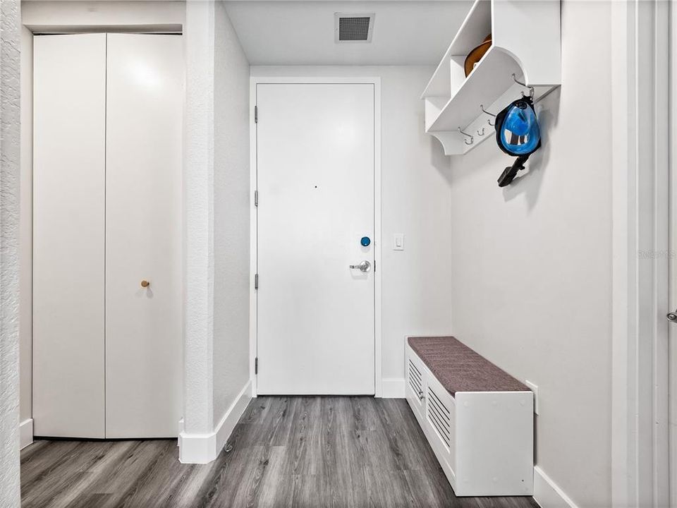 For Sale: $775,000 (2 beds, 2 baths, 1471 Square Feet)