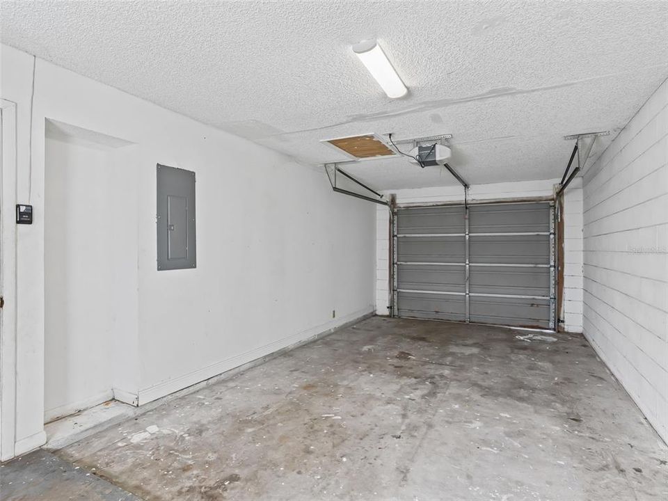 For Sale: $199,000 (3 beds, 2 baths, 1092 Square Feet)