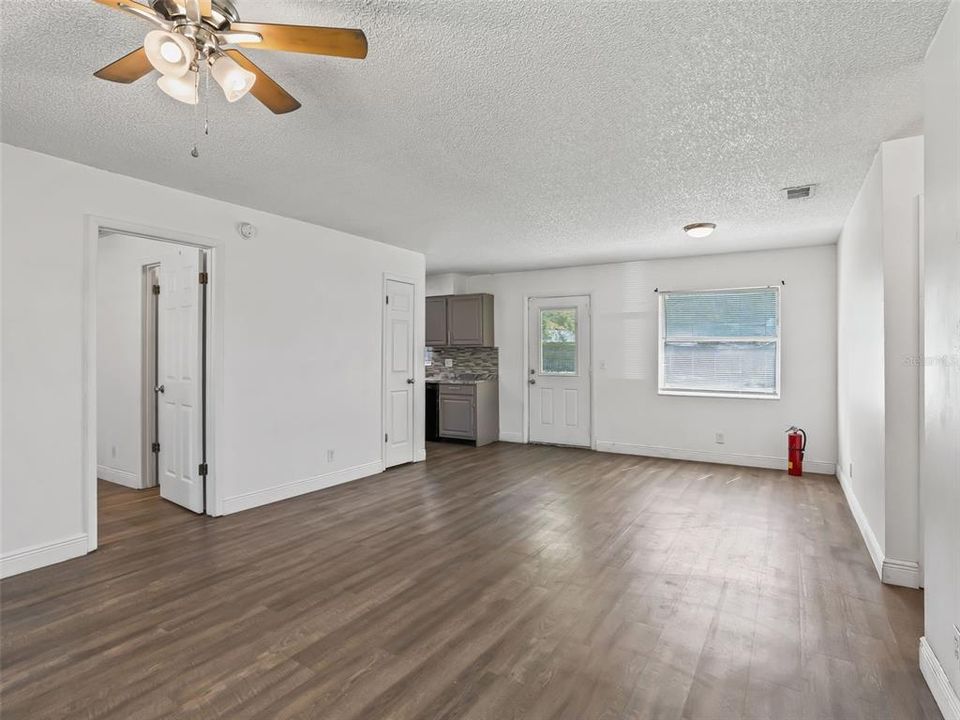 For Sale: $199,000 (3 beds, 2 baths, 1092 Square Feet)