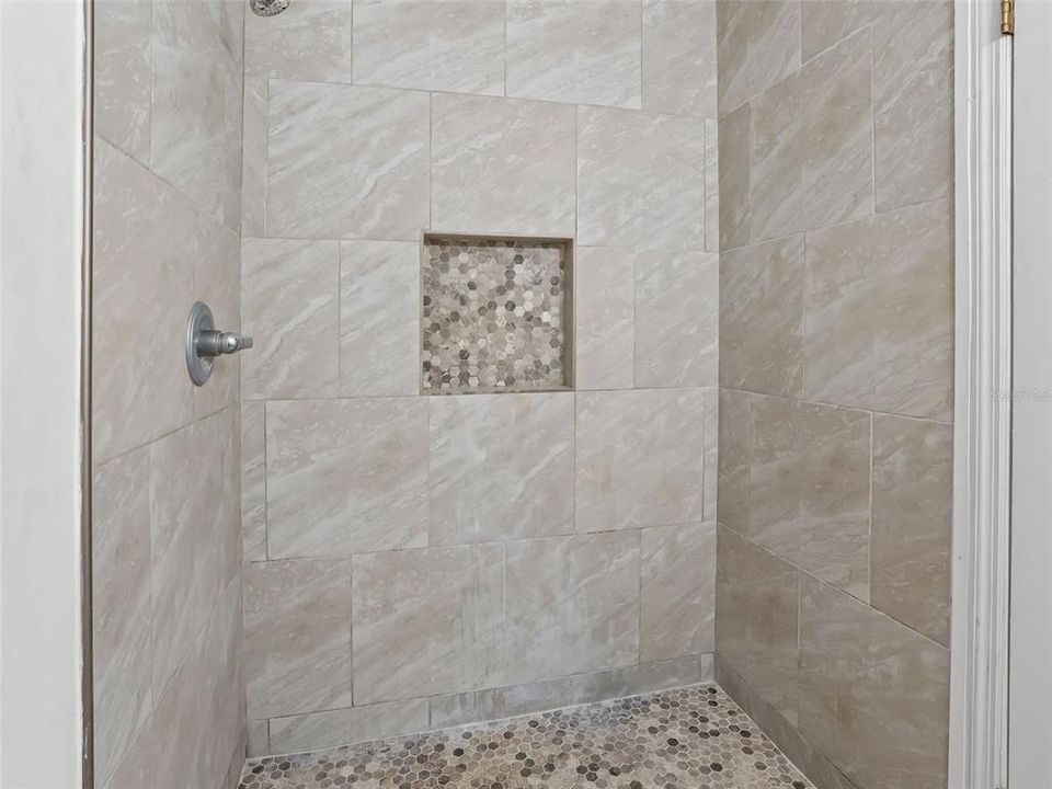 For Sale: $199,000 (3 beds, 2 baths, 1092 Square Feet)