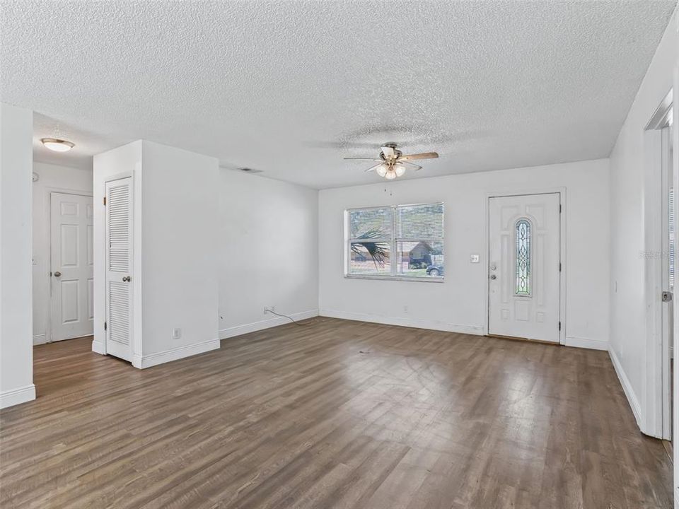 For Sale: $199,000 (3 beds, 2 baths, 1092 Square Feet)