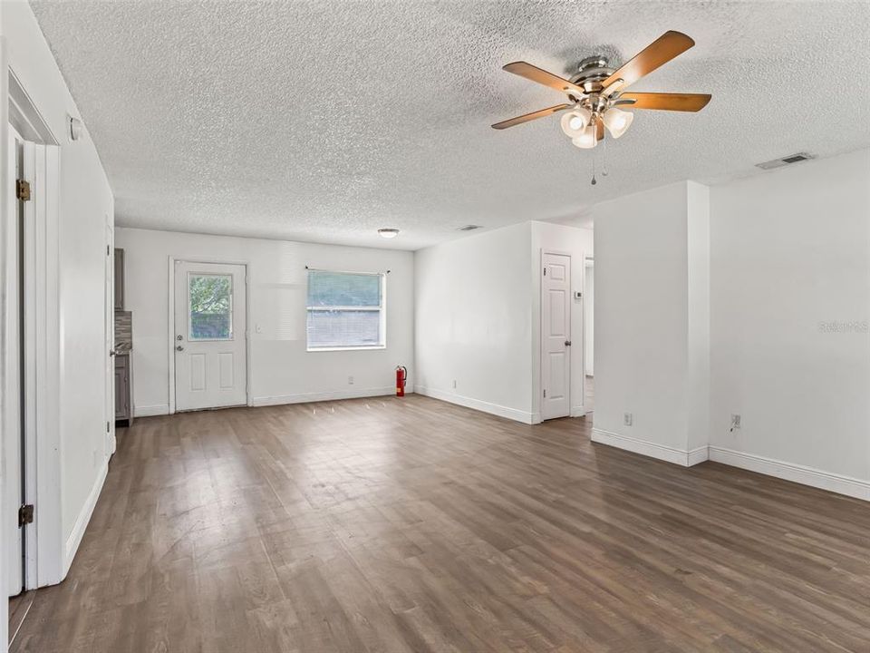 For Sale: $199,000 (3 beds, 2 baths, 1092 Square Feet)