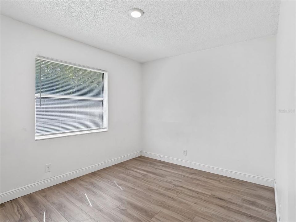 For Sale: $199,000 (3 beds, 2 baths, 1092 Square Feet)