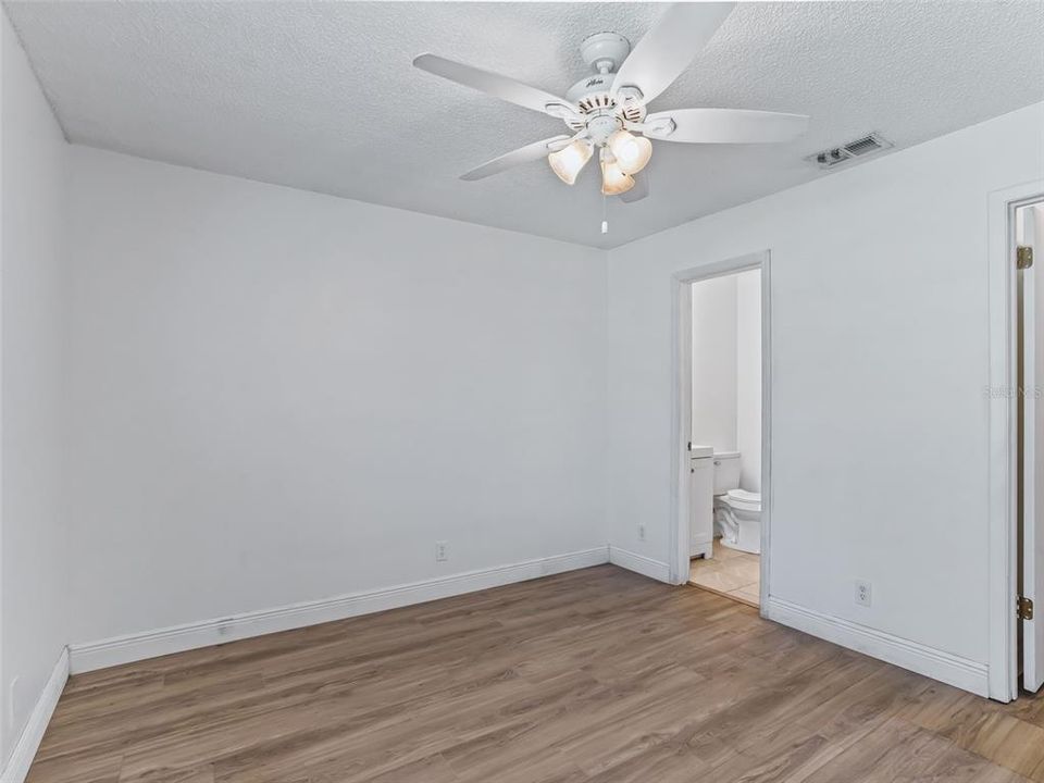 For Sale: $199,000 (3 beds, 2 baths, 1092 Square Feet)