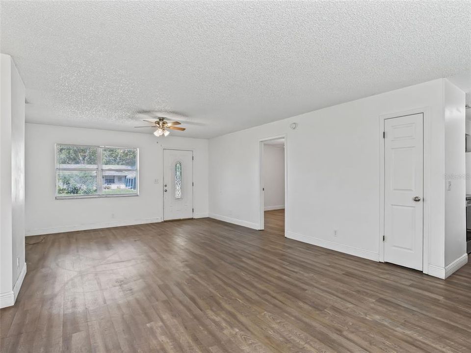 For Sale: $199,000 (3 beds, 2 baths, 1092 Square Feet)