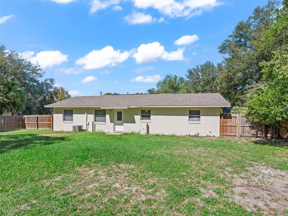 For Sale: $199,000 (3 beds, 2 baths, 1092 Square Feet)