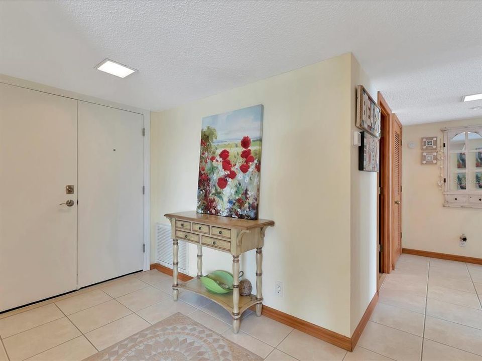 For Sale: $649,000 (2 beds, 2 baths, 1392 Square Feet)