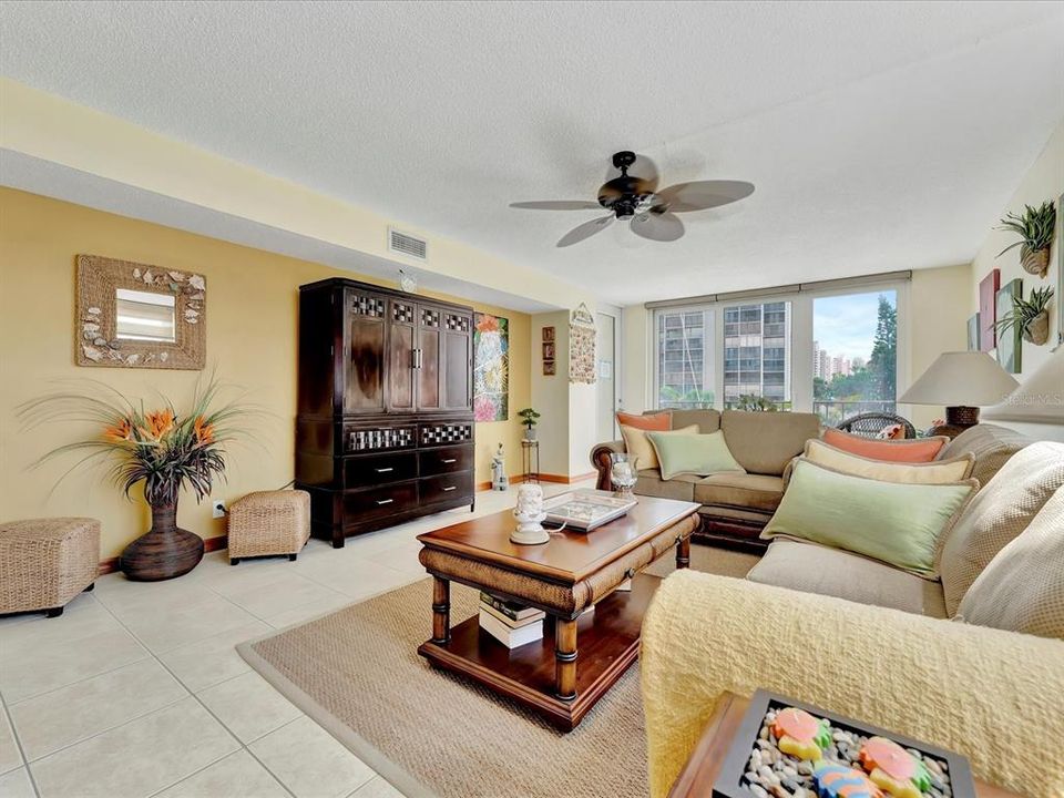 For Sale: $649,000 (2 beds, 2 baths, 1392 Square Feet)