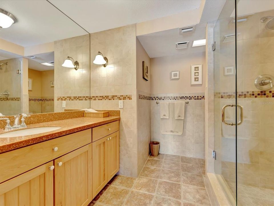 For Sale: $649,000 (2 beds, 2 baths, 1392 Square Feet)