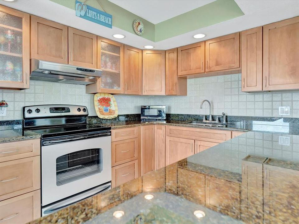 For Sale: $649,000 (2 beds, 2 baths, 1392 Square Feet)