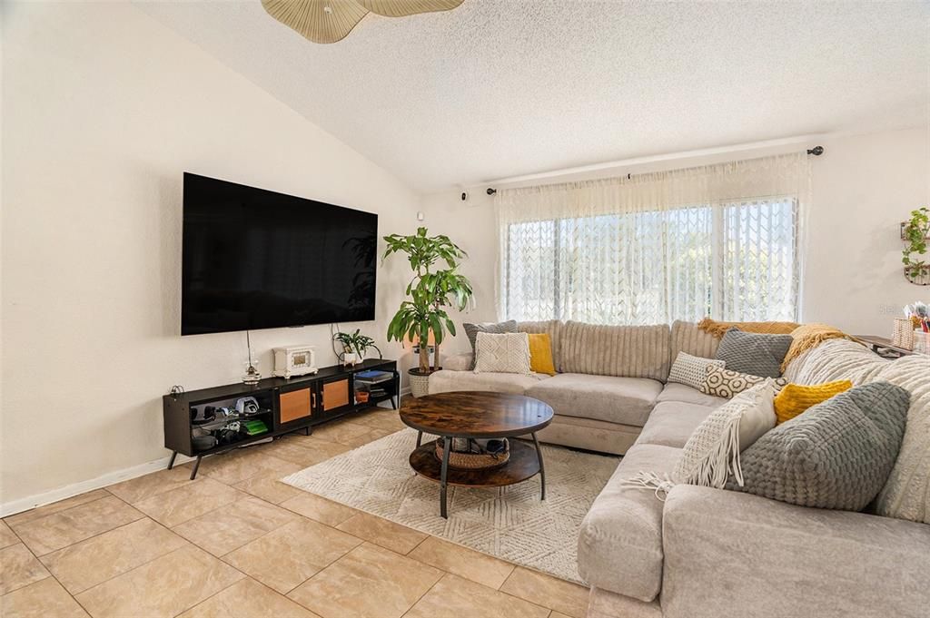 Activo con contrato: $290,000 (2 camas, 2 baños, 1210 Pies cuadrados)