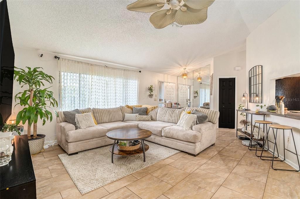 Activo con contrato: $290,000 (2 camas, 2 baños, 1210 Pies cuadrados)