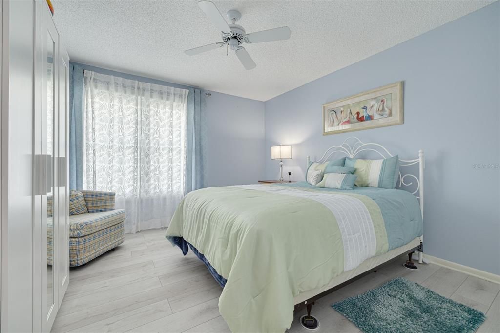 For Sale: $259,900 (2 beds, 2 baths, 1132 Square Feet)