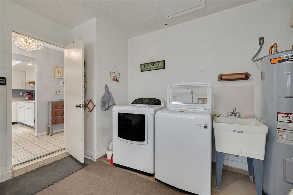 For Sale: $259,900 (2 beds, 2 baths, 1132 Square Feet)