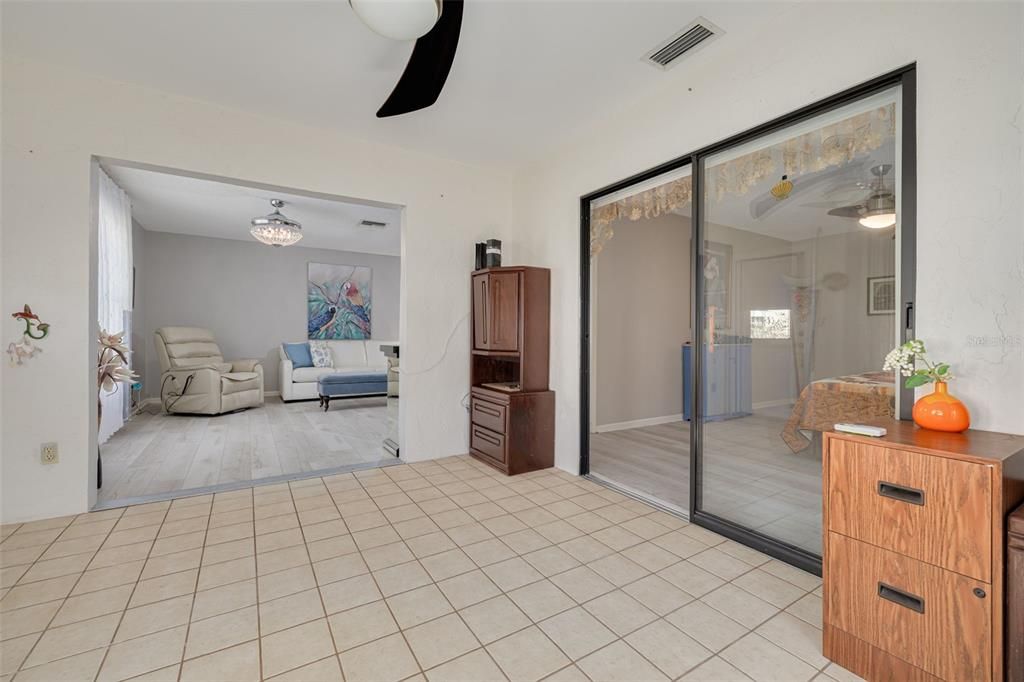 For Sale: $259,900 (2 beds, 2 baths, 1132 Square Feet)