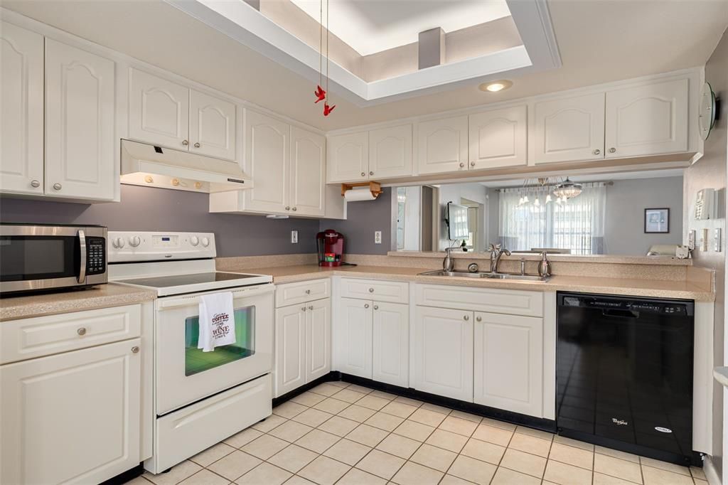 For Sale: $259,900 (2 beds, 2 baths, 1132 Square Feet)