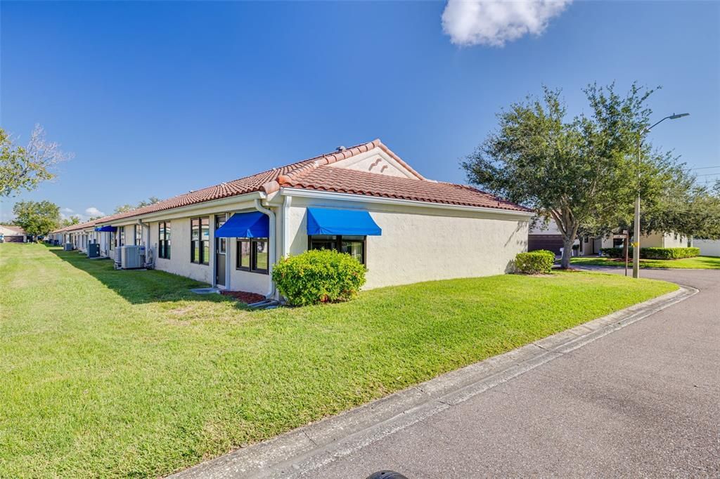 For Sale: $259,900 (2 beds, 2 baths, 1132 Square Feet)