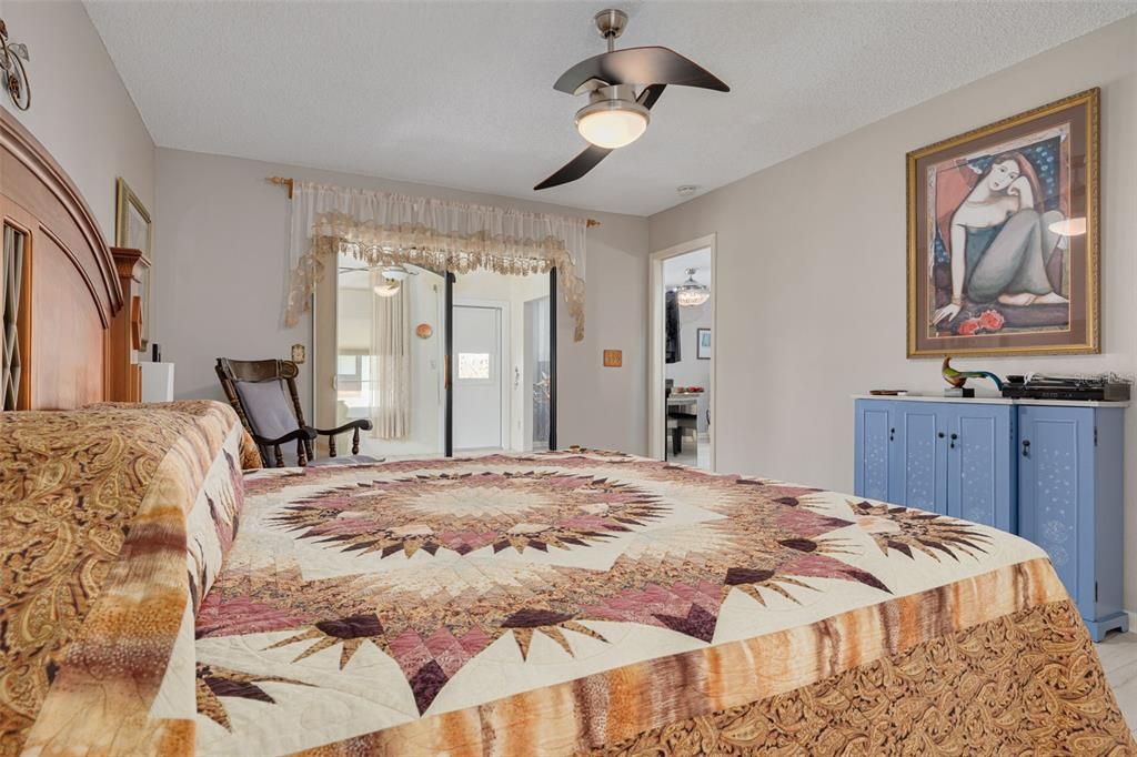 For Sale: $259,900 (2 beds, 2 baths, 1132 Square Feet)