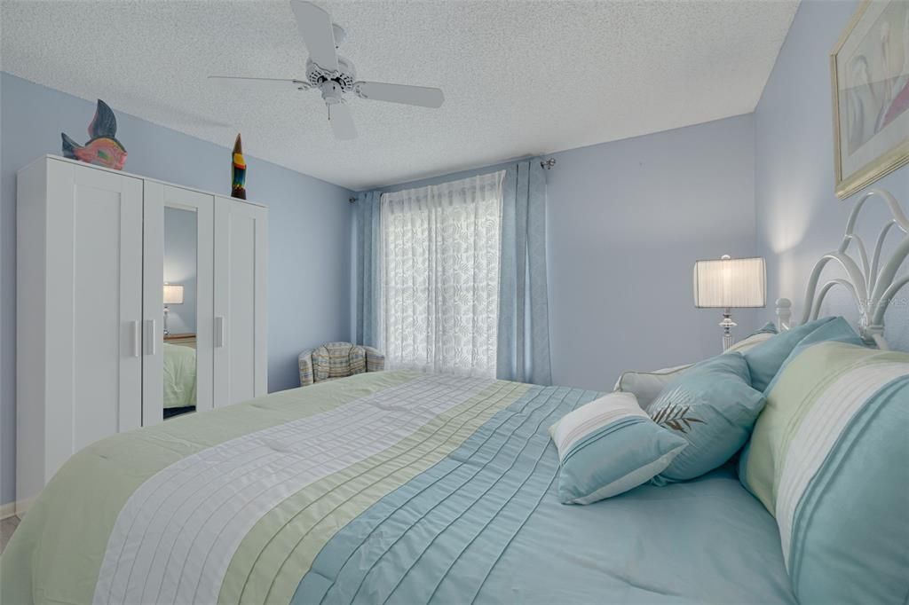 For Sale: $259,900 (2 beds, 2 baths, 1132 Square Feet)