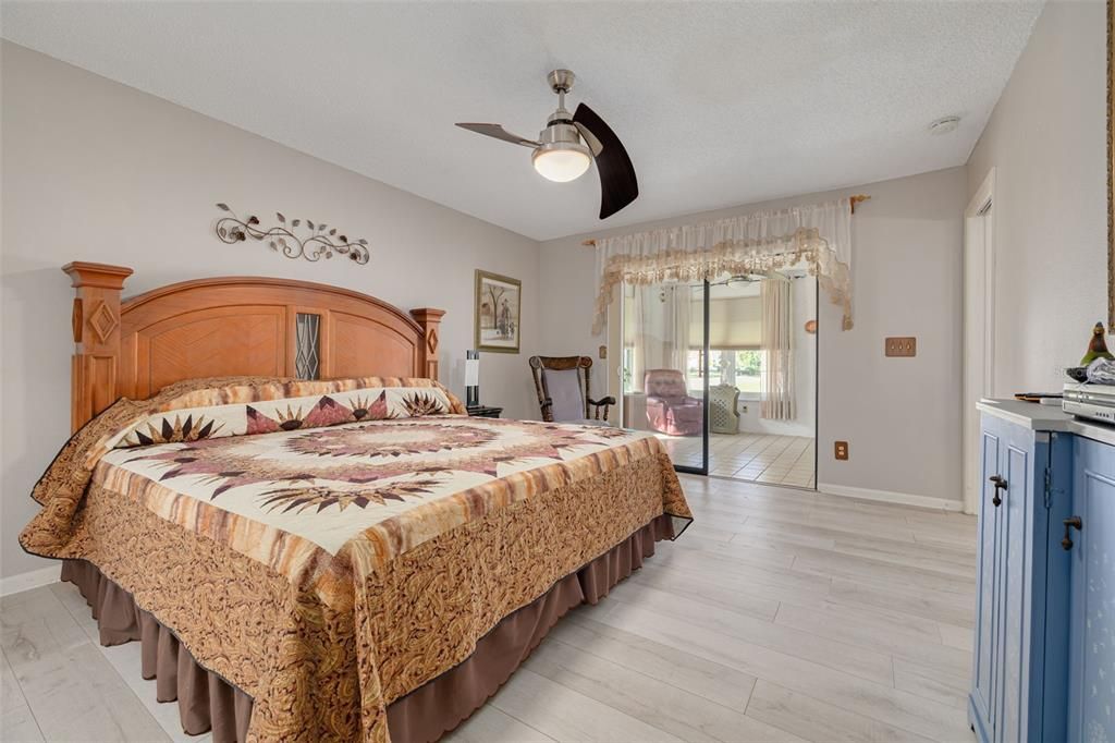 For Sale: $259,900 (2 beds, 2 baths, 1132 Square Feet)