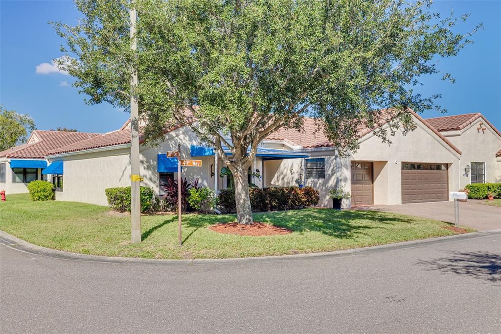 For Sale: $259,900 (2 beds, 2 baths, 1132 Square Feet)