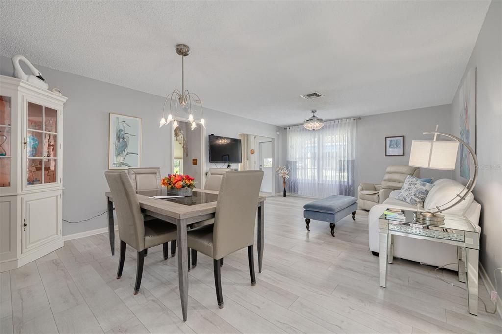 For Sale: $259,900 (2 beds, 2 baths, 1132 Square Feet)