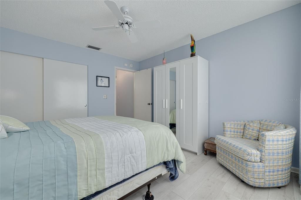 For Sale: $259,900 (2 beds, 2 baths, 1132 Square Feet)