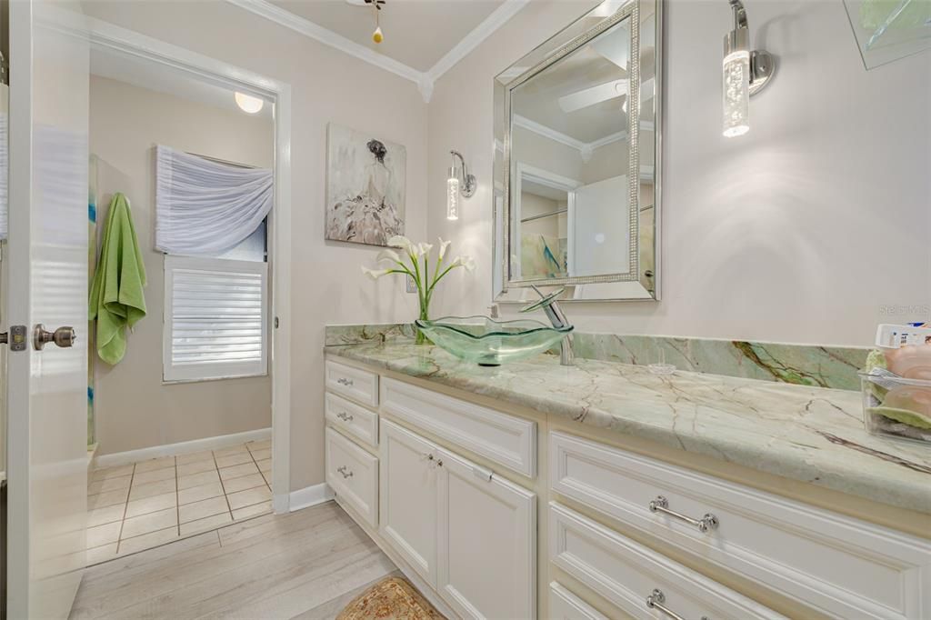 For Sale: $259,900 (2 beds, 2 baths, 1132 Square Feet)