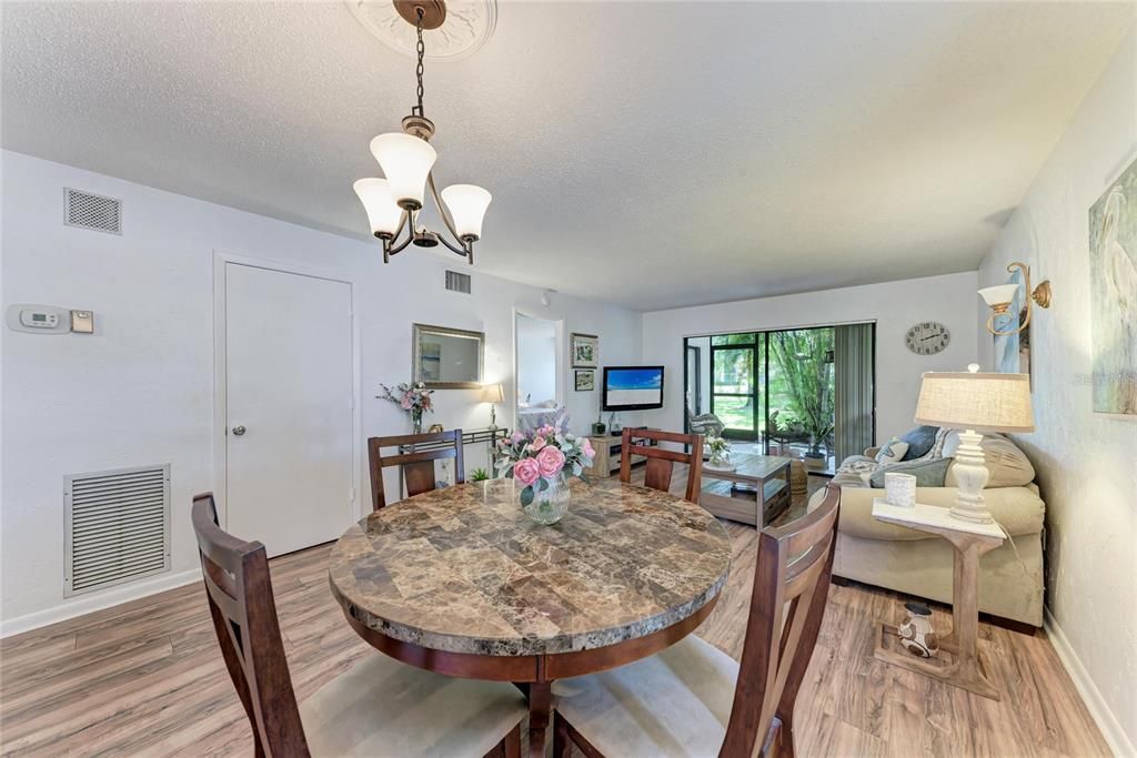 Active With Contract: $250,000 (2 beds, 2 baths, 1145 Square Feet)