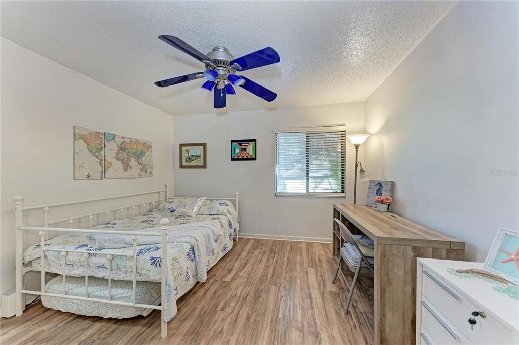 Active With Contract: $250,000 (2 beds, 2 baths, 1145 Square Feet)