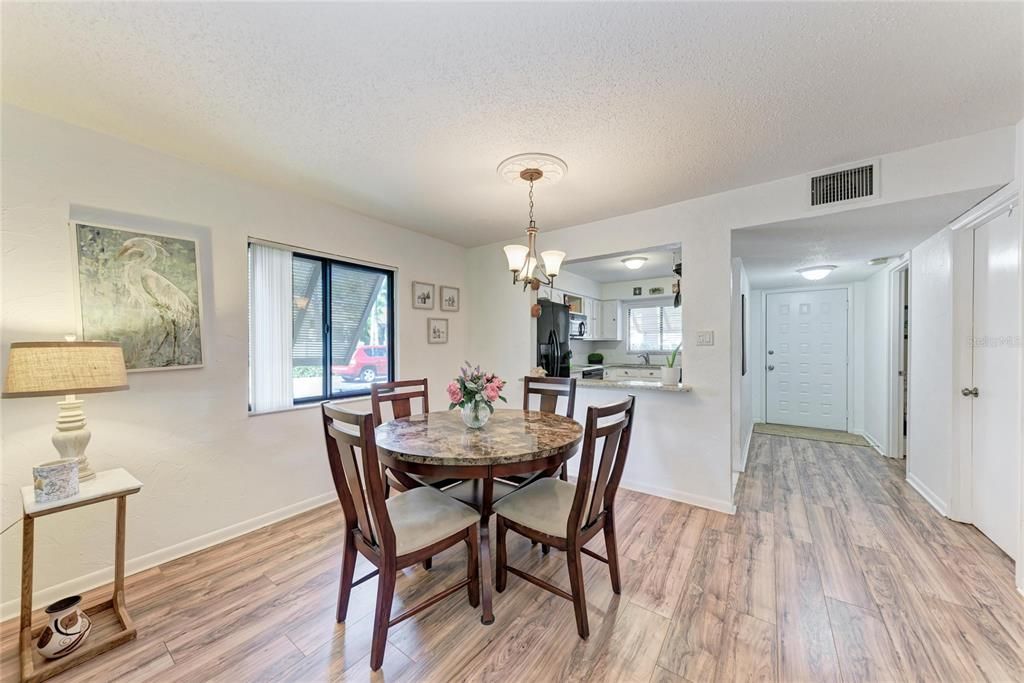 Active With Contract: $250,000 (2 beds, 2 baths, 1145 Square Feet)