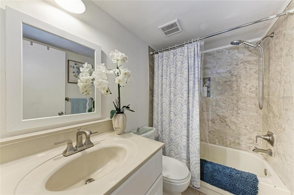 Active With Contract: $250,000 (2 beds, 2 baths, 1145 Square Feet)