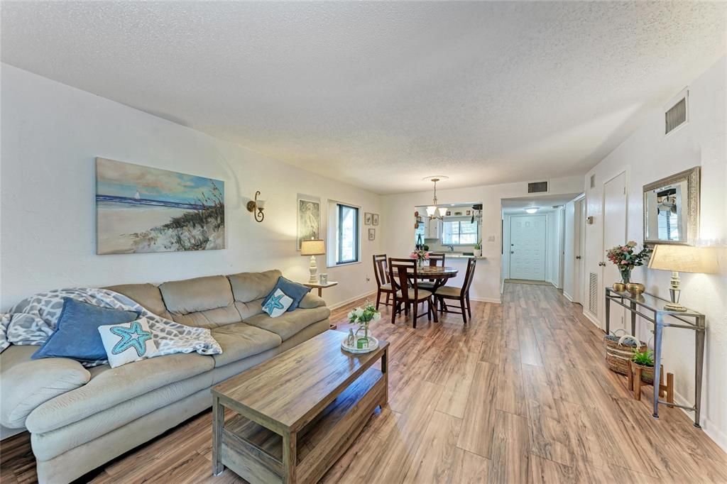 Active With Contract: $250,000 (2 beds, 2 baths, 1145 Square Feet)