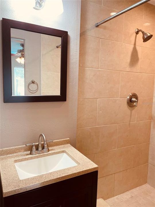 Activo con contrato: $449,000 (2 camas, 2 baños, 1424 Pies cuadrados)