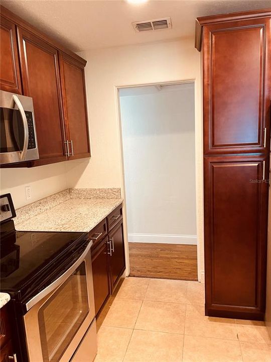 Activo con contrato: $449,000 (2 camas, 2 baños, 1424 Pies cuadrados)