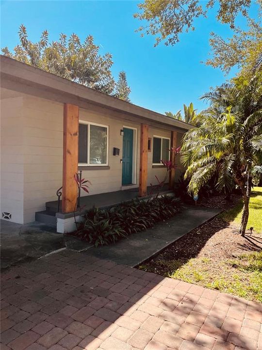 Activo con contrato: $449,000 (2 camas, 2 baños, 1424 Pies cuadrados)