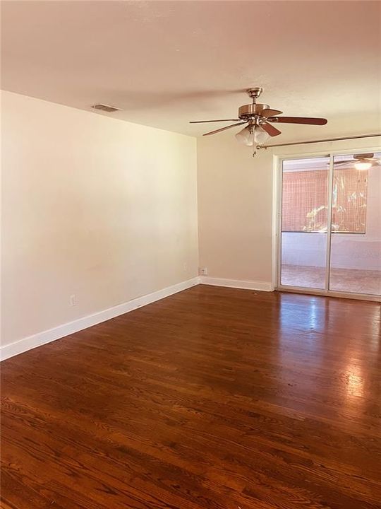 Activo con contrato: $449,000 (2 camas, 2 baños, 1424 Pies cuadrados)