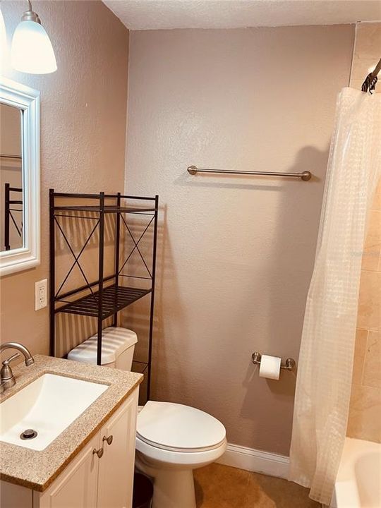 Activo con contrato: $449,000 (2 camas, 2 baños, 1424 Pies cuadrados)