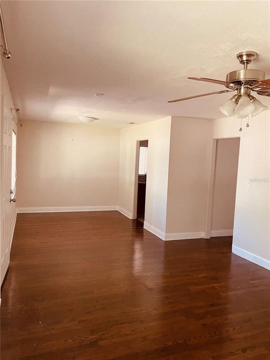 Activo con contrato: $449,000 (2 camas, 2 baños, 1424 Pies cuadrados)